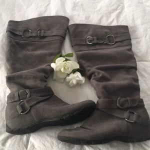 Maurice’s Nicki scrunch boot w/buckles